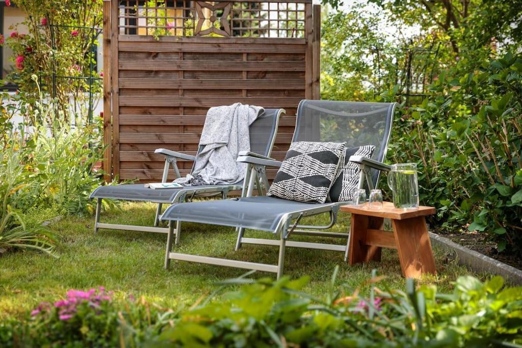 Charmantes Townhaus Mit Garten, W-Lan & Netflix Potsdam Eksteriør billede