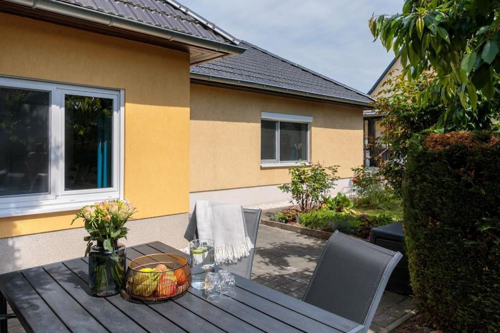 Charmantes Townhaus Mit Garten, W-Lan & Netflix Potsdam Eksteriør billede