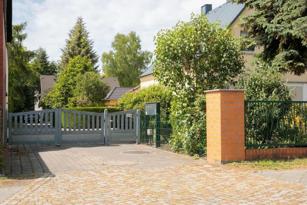 Charmantes Townhaus Mit Garten, W-Lan & Netflix Potsdam Eksteriør billede